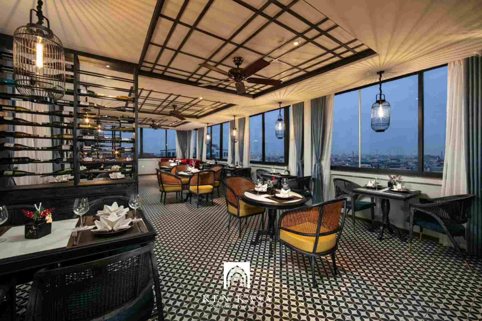 Kh&ocirc;ng gian nh&agrave; h&agrave;ng đậm chất cổ điển tại Shining Central Hotel & Spa